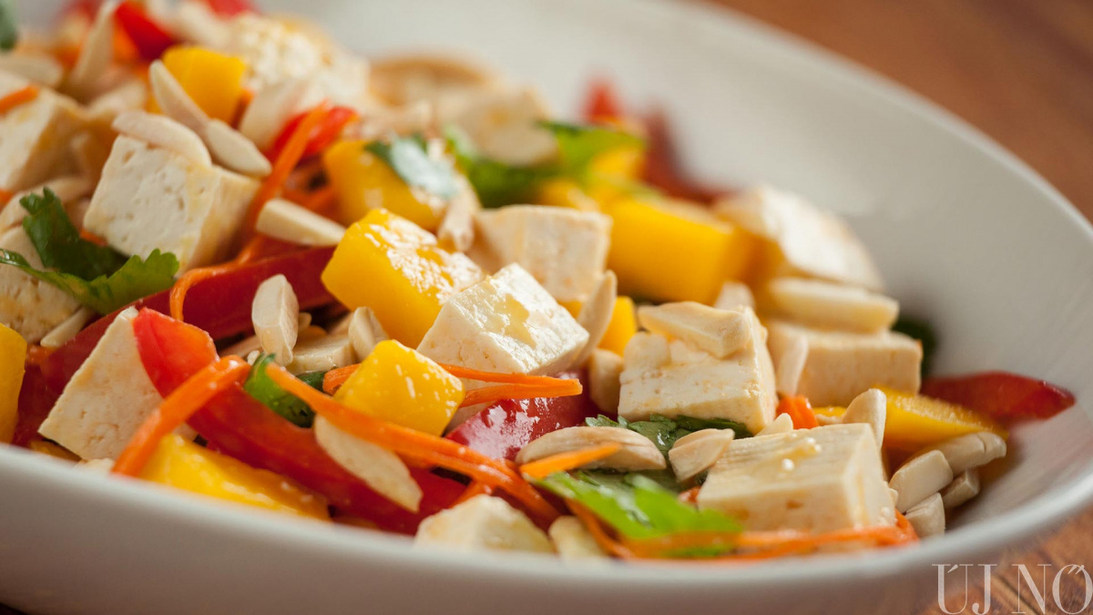 olvasoi-receptajanlo-tofu-salata.jpg