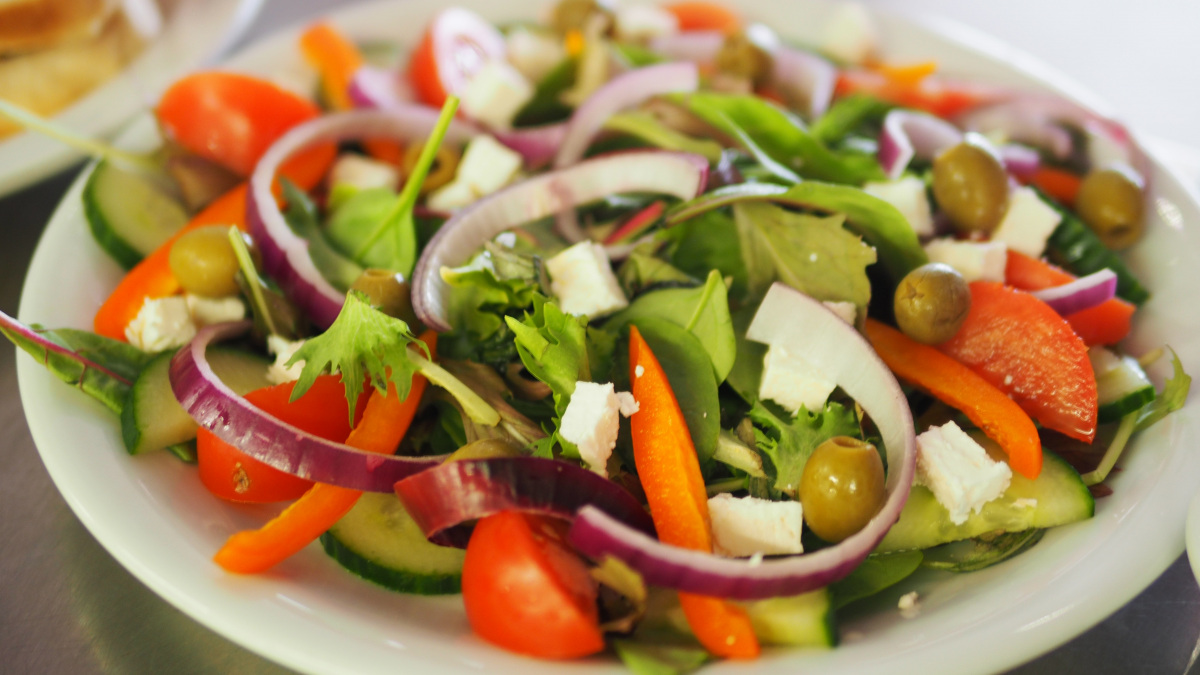 vegetable-salad-on-plate-1059905.jpg