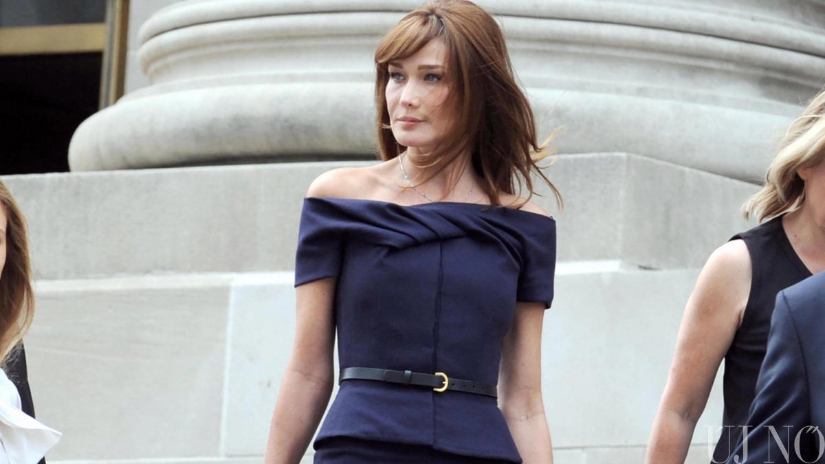 az-almok-tervezoje-dior-carla-bruni.jpg