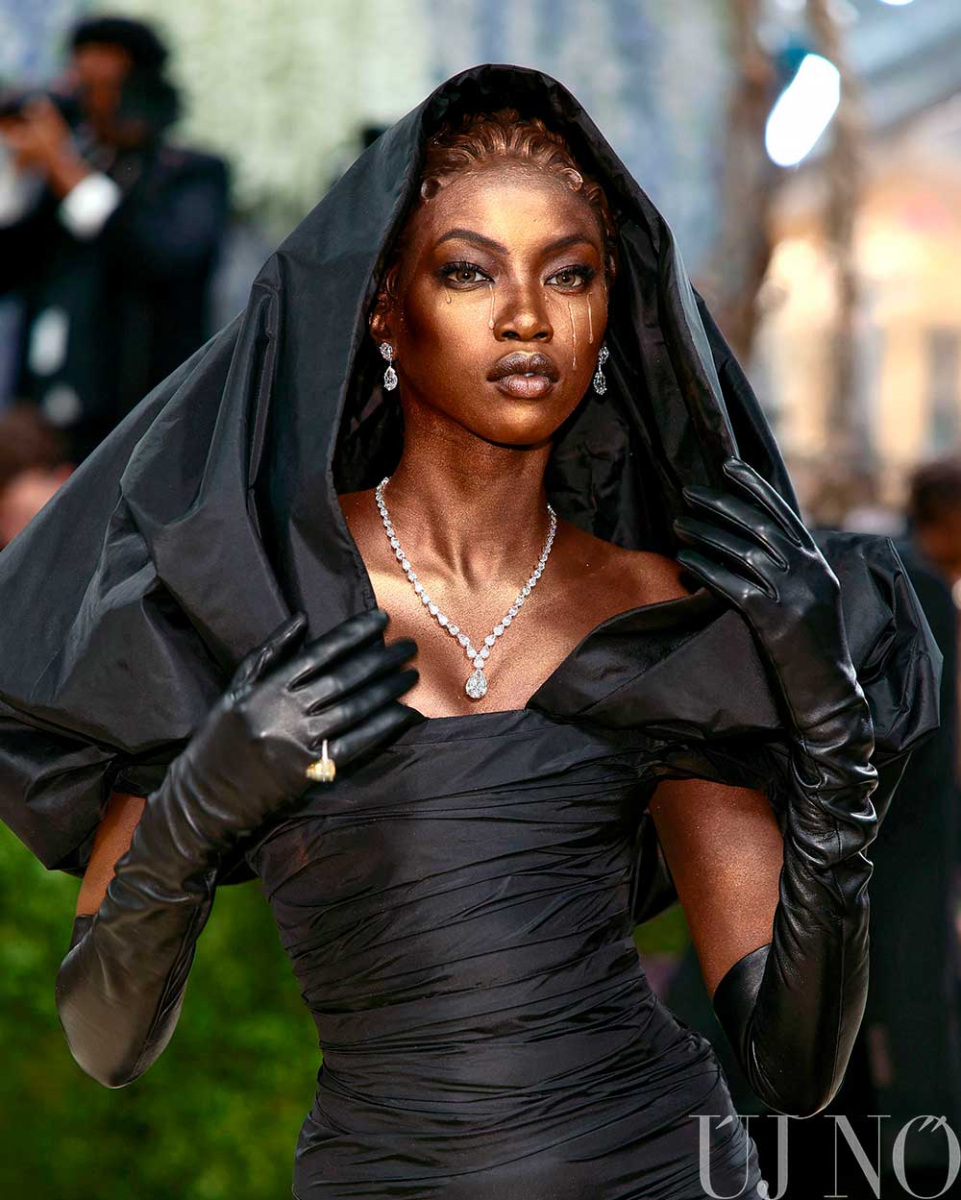 fekete-madonna-belso.jpg