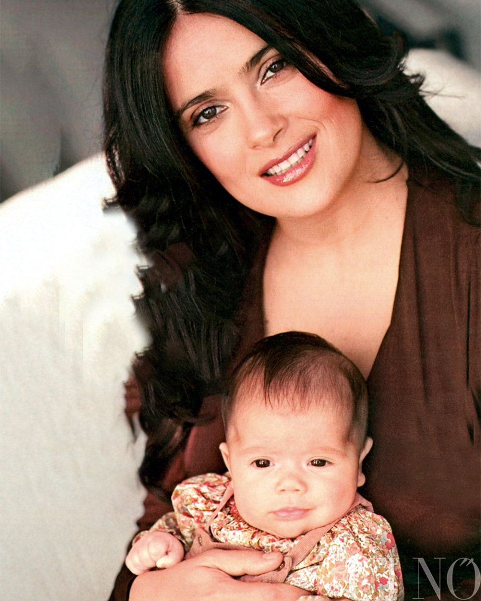 foszerepben-a-gyerek-salma-hayek.jpg