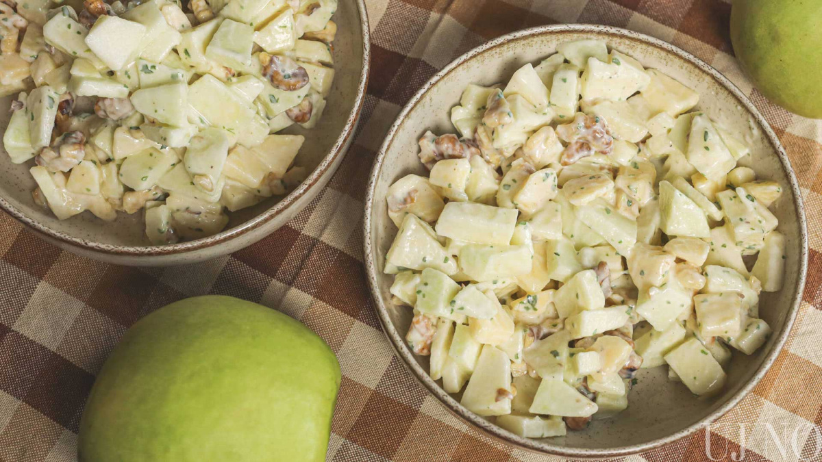 kedvenc-majusi-receptjeink-almasalata.jpg