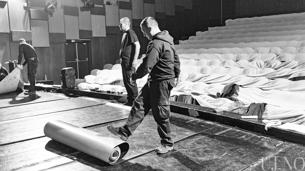 komaromi_szinhaz_tunder_lala_backstage_fekvo00003.jpg