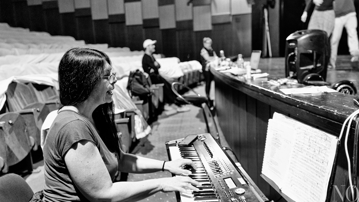 komaromi_szinhaz_tunder_lala_backstage_fekvo00012.jpg