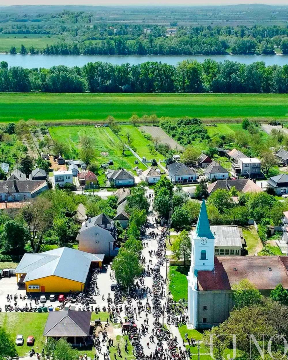 motorszenteles-izsan-belso.jpg