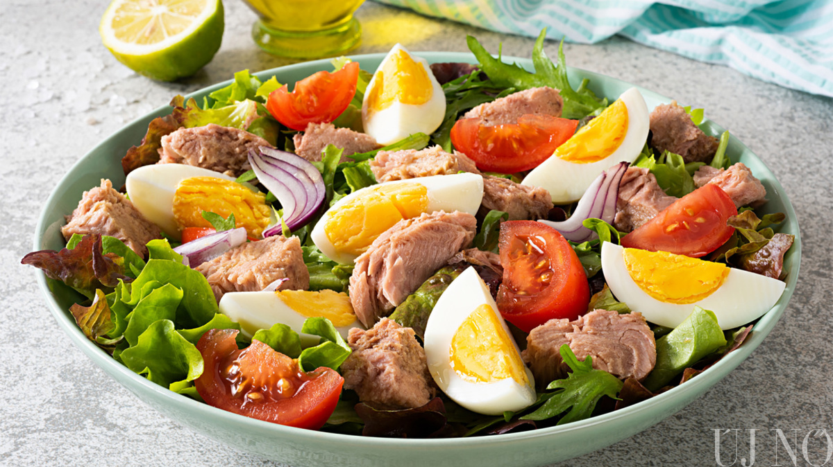 nyari-falatok-tikkaszto-napokra-halas-salata.jpg