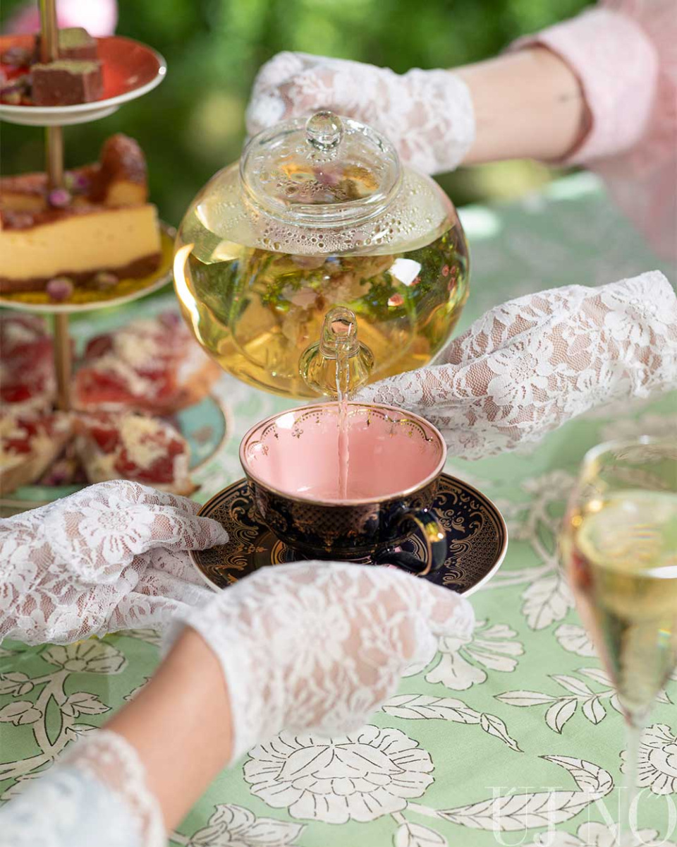 otorai_tea_a_rozsakertben00007.jpg