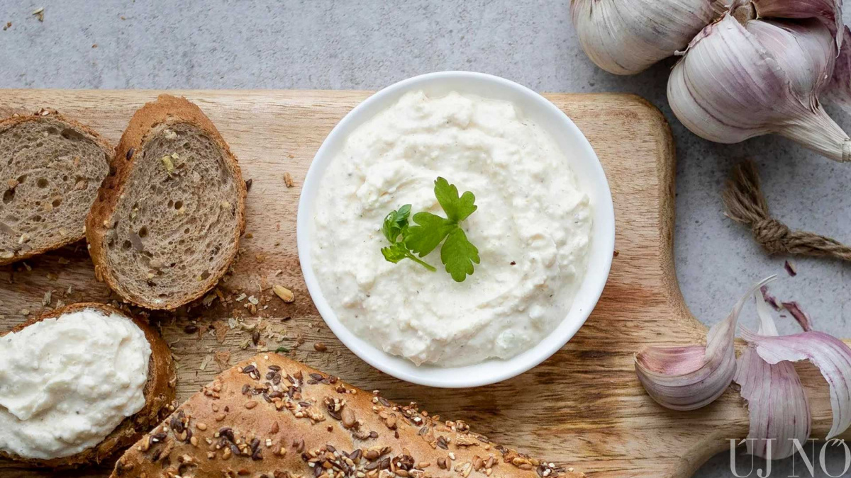 tel-a-konyhaban-fokhagymas-joghurtos-krem.jpg