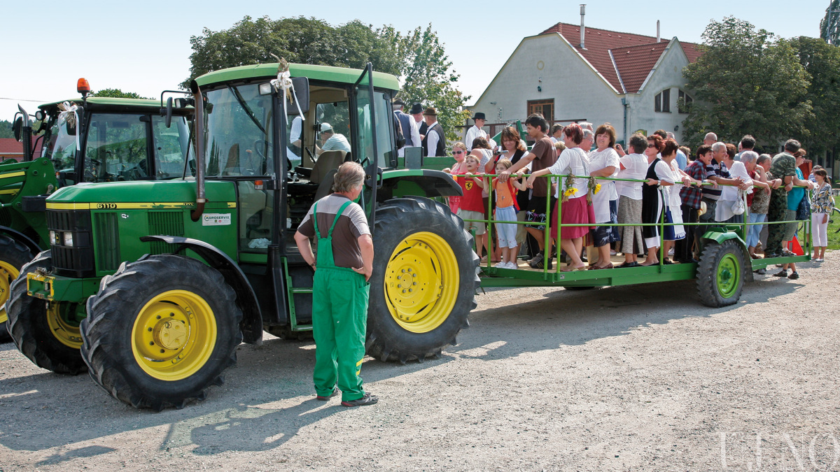 vendegsegben_a_nyekvarkonyi_aratounnepsegen_fekvo00017.jpg