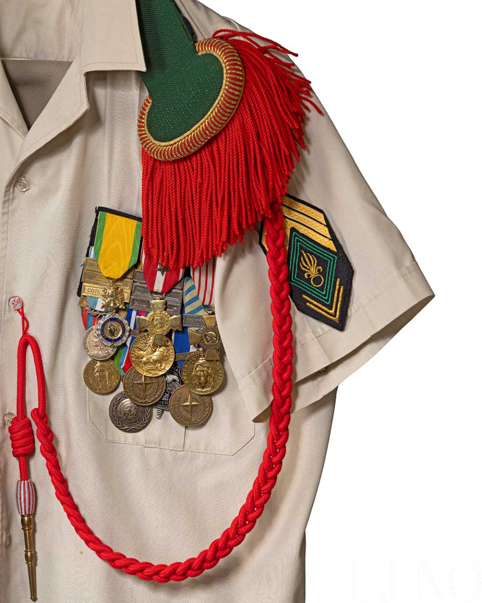 viszlat-afrika-idegenlegio-egyenruha-vall.jpg