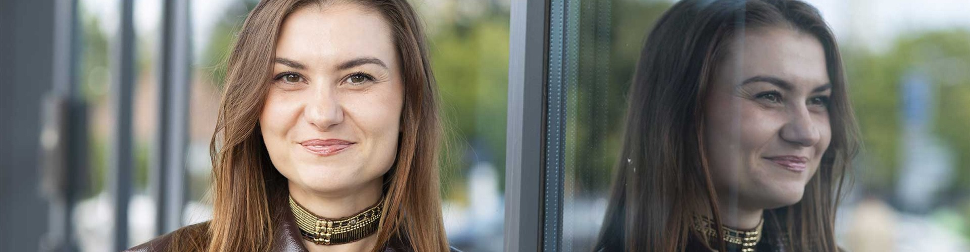 Aki hidat épít a művész és a közönség között Aki hidat épít a művész és a közönség között