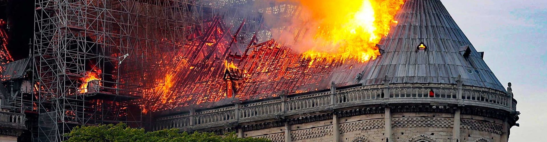 Lángolt a Notre-Dame!