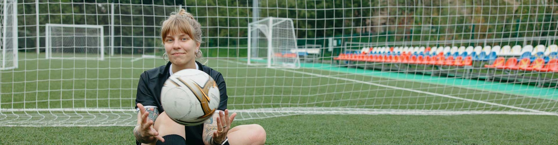 A lelátók árnyékában – A női szurkolók és a foci-vb