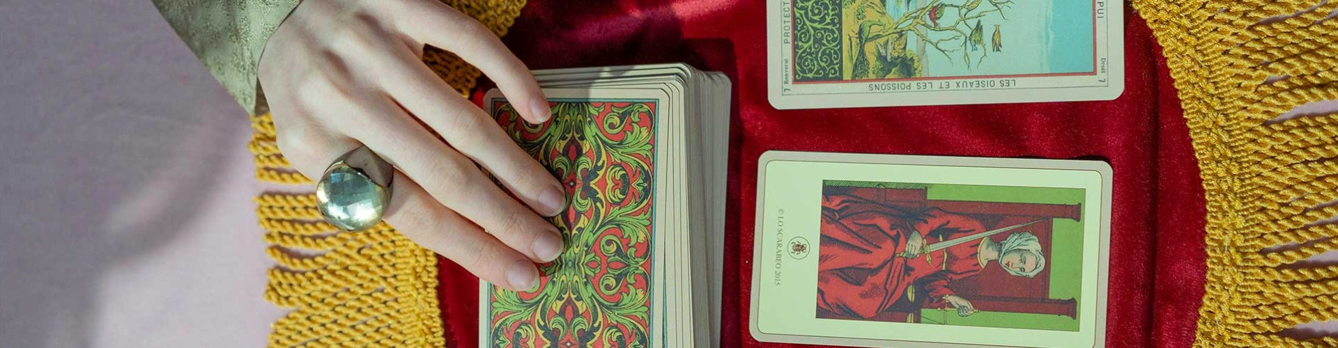 Mit lát a jósnő? Mit lát a jósnő?