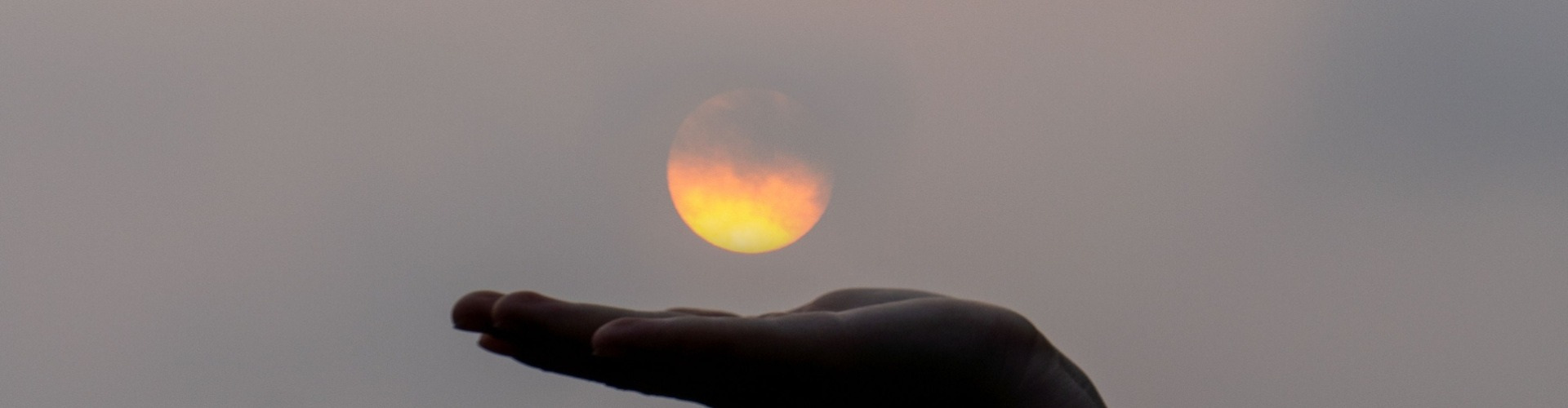 A Perseidák és a napfogyatkozás A Perseidák és a napfogyatkozás