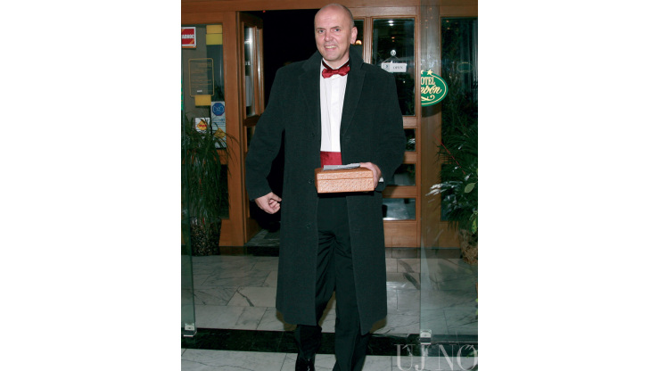 Világi Oszkár érkezik a szivarokkal