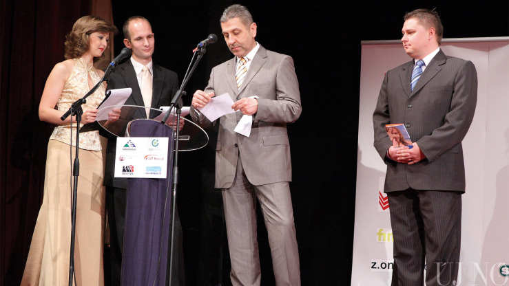 Hirdetik a győztest Hirdetik a győztest