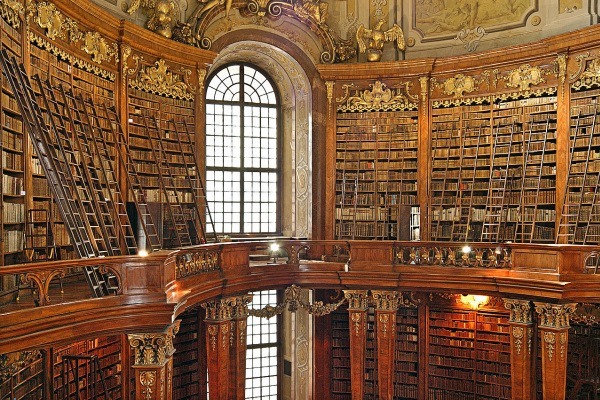 Nézze meg a bécsi spanyol lovasiskolát és a világ legszebb könyvtárát!
