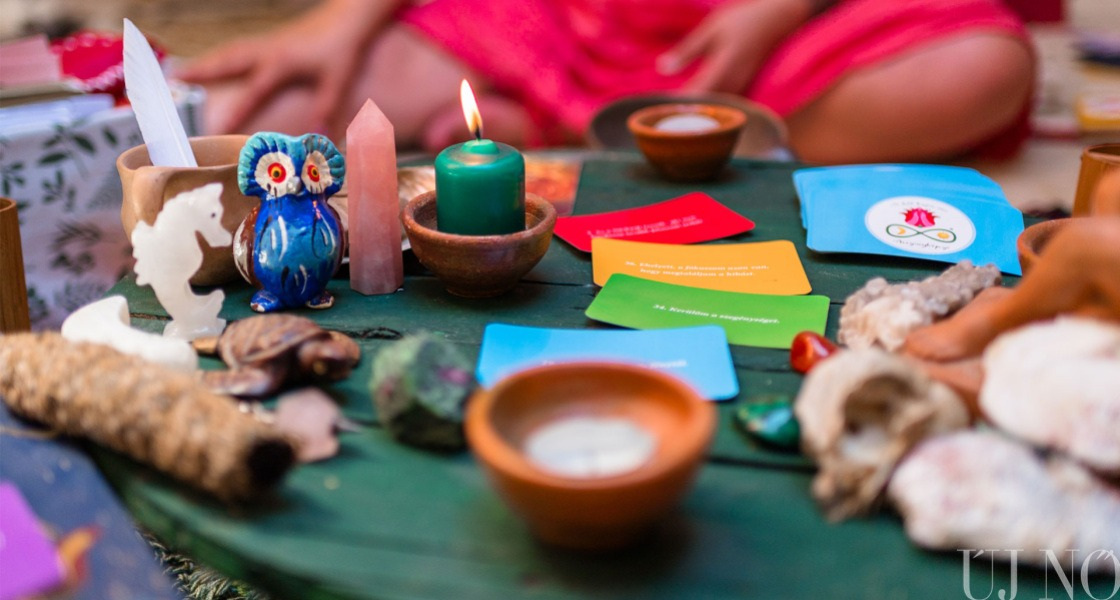 Asszonyképző: a női lét misztériuma